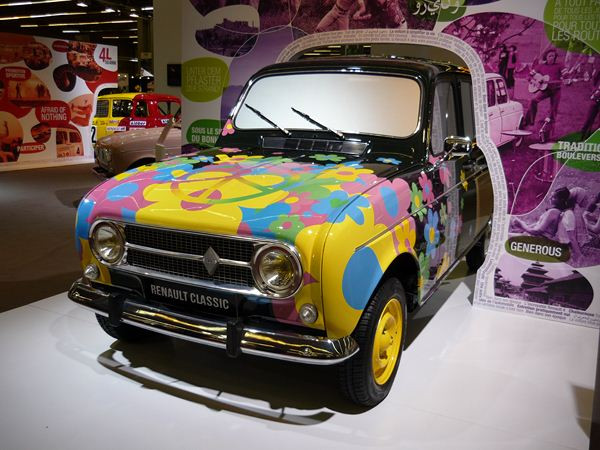 Renault célèbre les 50 ans de la 4L à Rétromobile