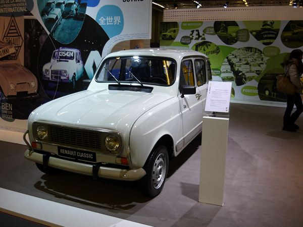 Renault célèbre les 50 ans de la 4L à Rétromobile