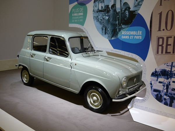 Renault célèbre les 50 ans de la 4L à Rétromobile