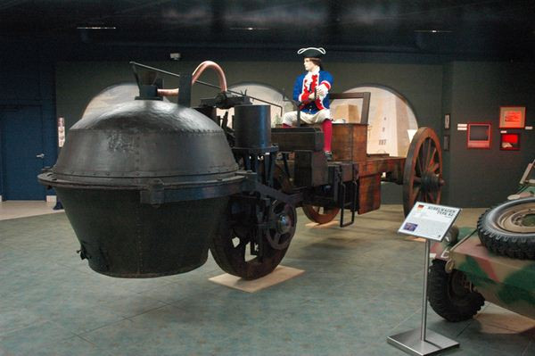 Rétromobile retrace l’histoire de la locomotion avec le Fardier de Cugnot