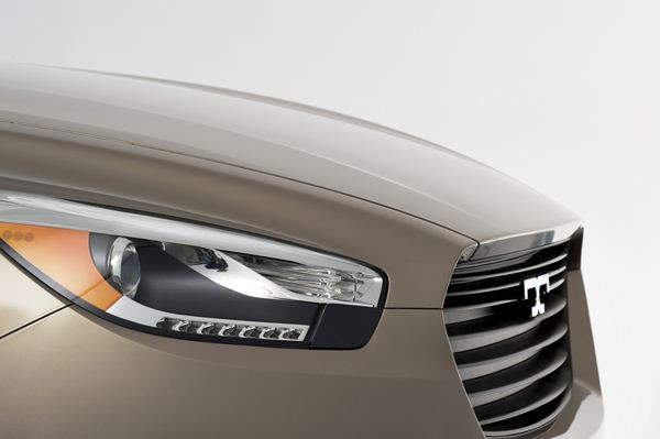 La marque De Tomaso présente sa nouvelle grande berline Deauville au salon suisse