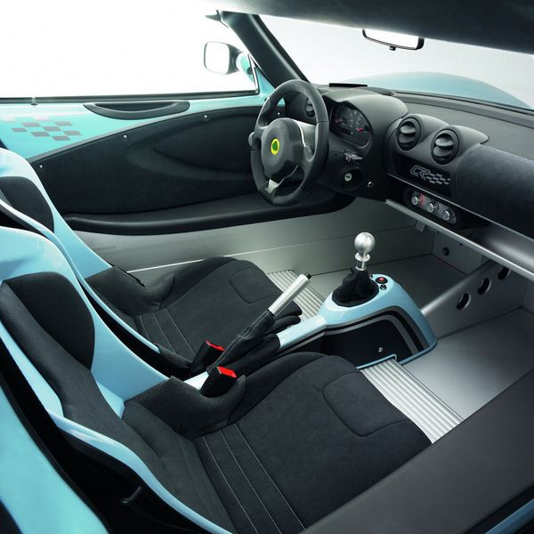 Lotus présente une version allégée de l'Elise à Genève