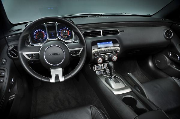 Première apparition en France de la Chevrolet Camaro Cabriolet