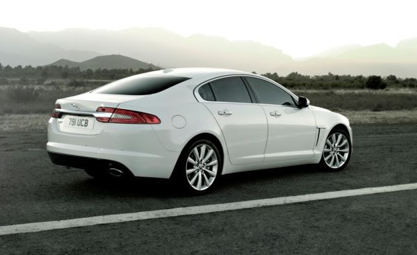 La Jaguar XF s’offre un léger restyling