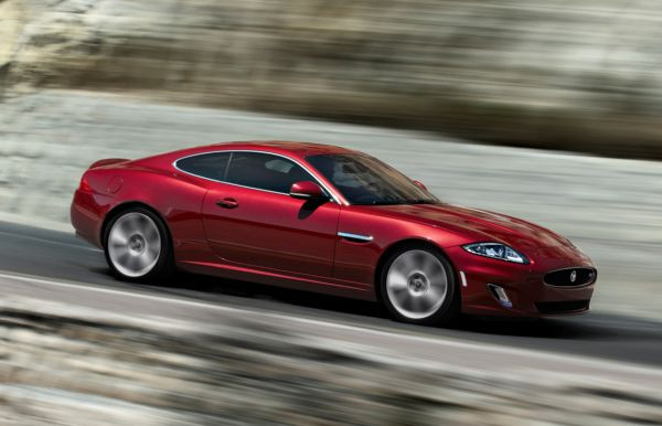 Le coupé sportif XK de Jaguar s’offre de légères évolutions stylistiques
