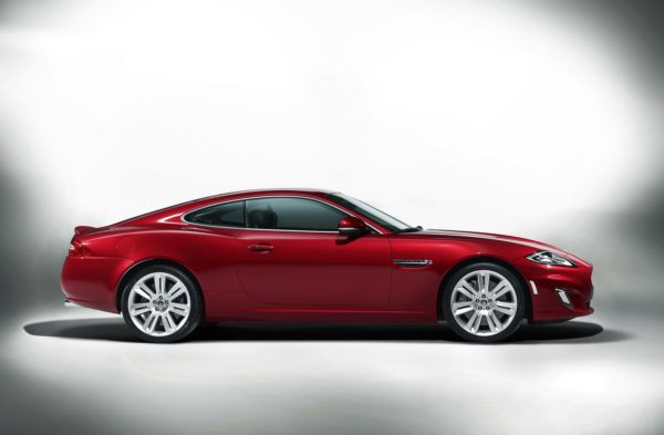 Le coupé sportif XK de Jaguar s’offre de légères évolutions stylistiques