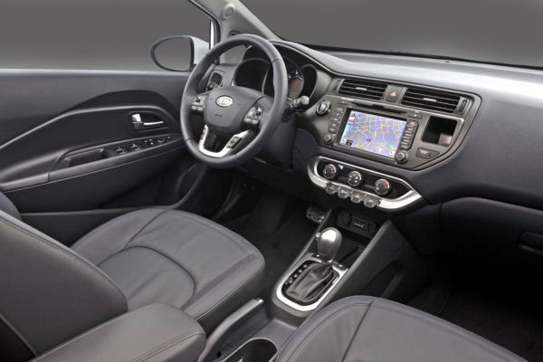 Kia dévoile la nouvelle Rio quatre portes au salon de New York