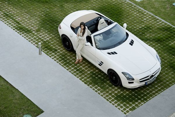 Le nouveau roadster Mercedes SLS AMG se découvre