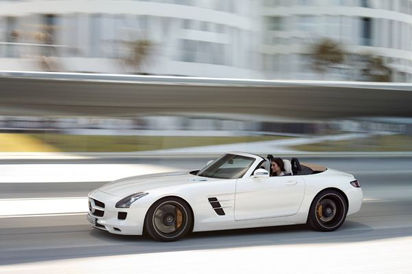 Le nouveau roadster Mercedes SLS AMG se découvre