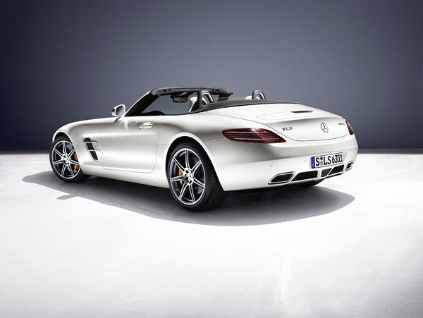 Le nouveau roadster Mercedes SLS AMG se découvre