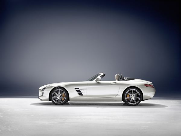 Le nouveau roadster Mercedes SLS AMG se découvre