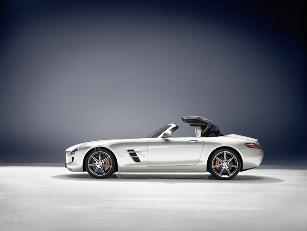 Le nouveau roadster Mercedes SLS AMG se découvre