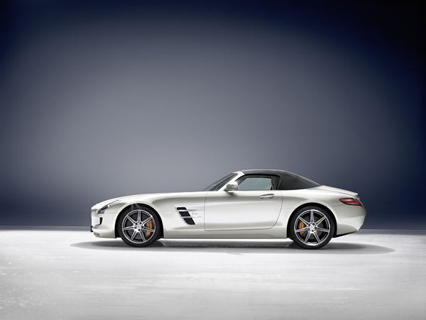 Le nouveau roadster Mercedes SLS AMG se découvre