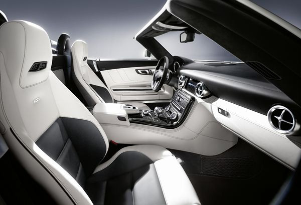 Le nouveau roadster Mercedes SLS AMG se découvre