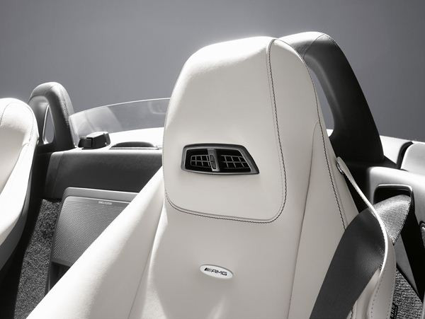 Le nouveau roadster Mercedes SLS AMG se découvre