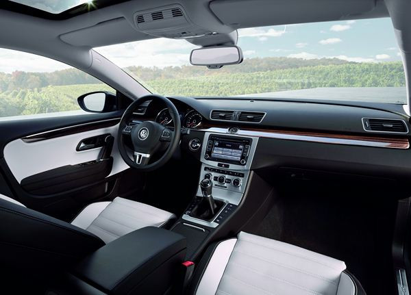 Le coupé quatre portes Volkswagen s'offre un restyling