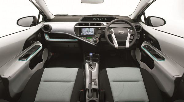 Une nouvelle berline hybride Toyota dévoilée à Tokyo