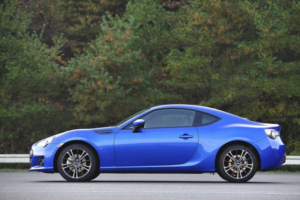 Le coupé sport à propulsion arrière Subaru BRZ dévoilé à Tokyo