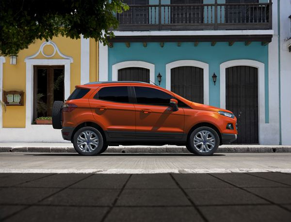 Ford dévoile le nouveau petit SUV EcoSport au salon de Delhi