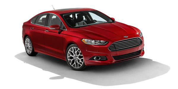 Ford dévoile sa nouvelle berline familiale Fusion à Détroit