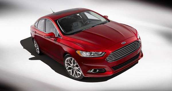Ford dévoile sa nouvelle berline familiale Fusion à Détroit