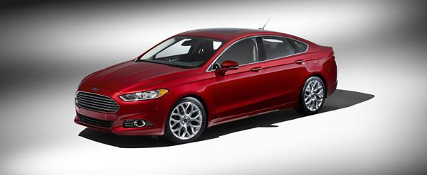 Ford dévoile sa nouvelle berline familiale Fusion à Détroit