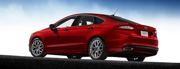 Ford dévoile sa nouvelle berline familiale Fusion à Détroit