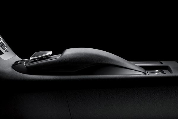 Lexus dévoile la version restylée du RX 450h Full Hybrid à Genève