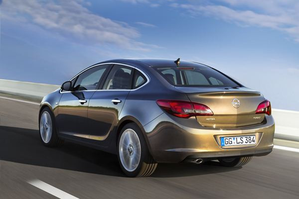 L'Opel Astra se décline en berline quatre portes