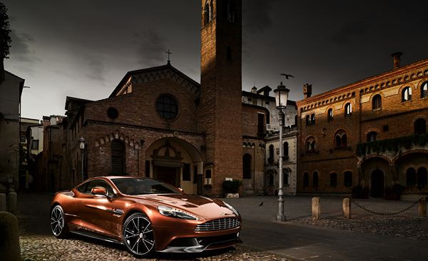 Aston Martin dévoile la nouvelle Vanquish