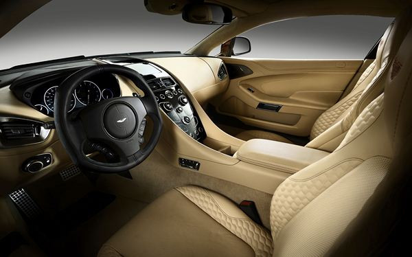 Aston Martin dévoile la nouvelle Vanquish