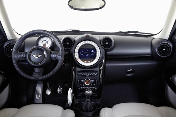 Première mondiale à Paris pour le Sports Activity Coupé MINI Paceman