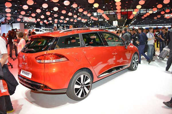 La Renault Clio se révèle en break de chasse au Mondial de Paris