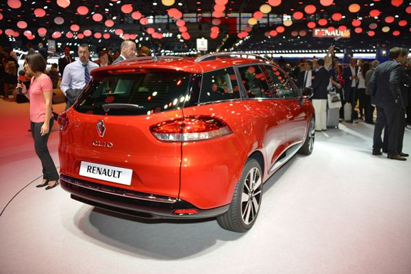 La Renault Clio se révèle en break de chasse au Mondial de Paris