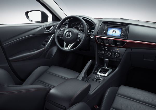 La nouvelle Mazda6 wagon en première mondiale au salon de Paris