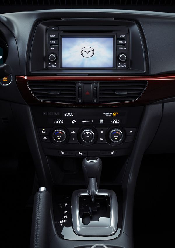 La nouvelle Mazda6 wagon en première mondiale au salon de Paris