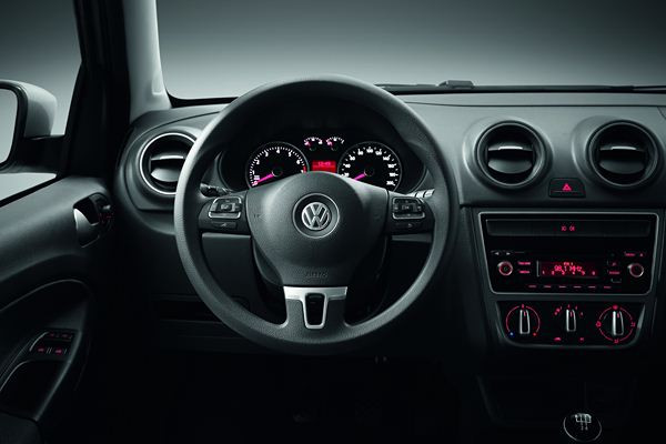 Volkswagen présente la nouvelle Gol deux portes au salon de Sao Paulo