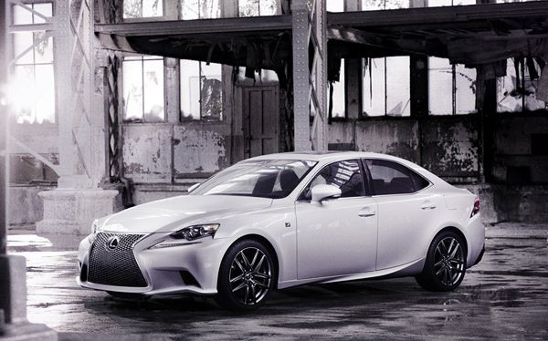 Lexus dévoile la prochaine génération de la berline IS