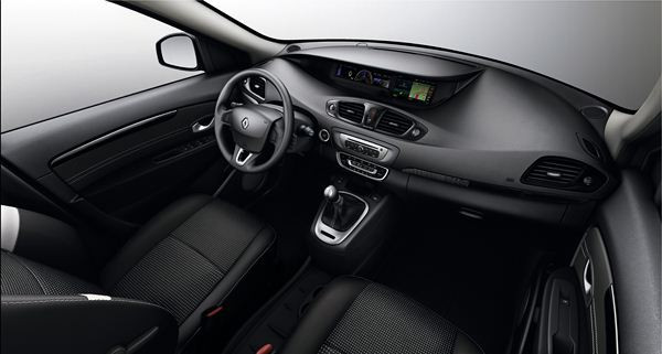 Le Renault Scénic adopte la nouvelle face avant symbole du renouveau du design Renault