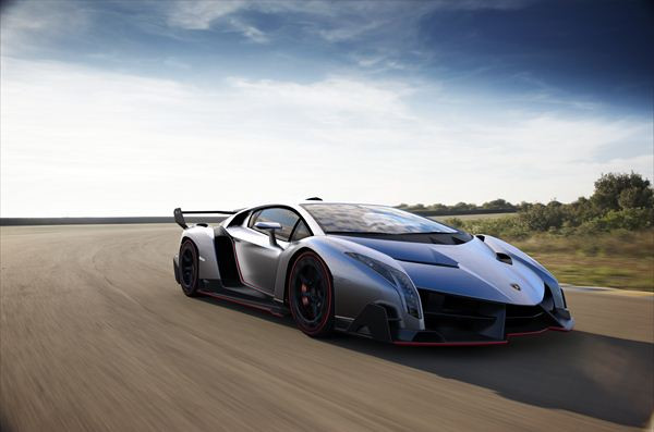 Une Lamborghini Veneno de 750 ch pour les 50 ans de la marque