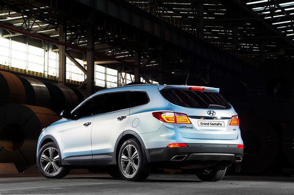 Le Hyundai Grand Santa Fe fait ses débuts sur la scène européenne