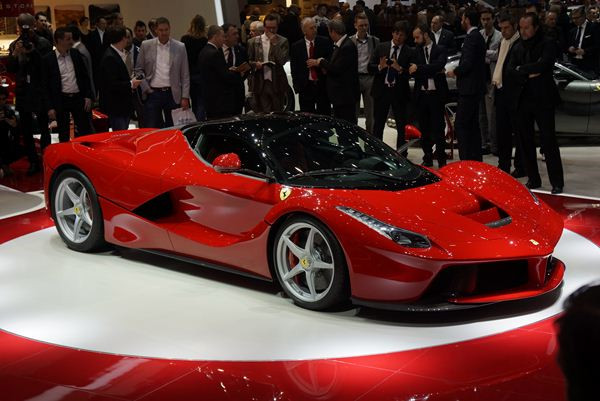 Dans les allées du 83ème salon international de l'automobile de Genève