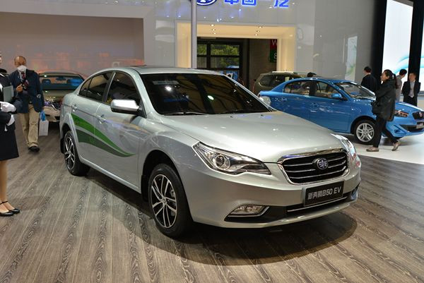 Le 15ème salon automobile de Shanghai ouvre ses portes au public