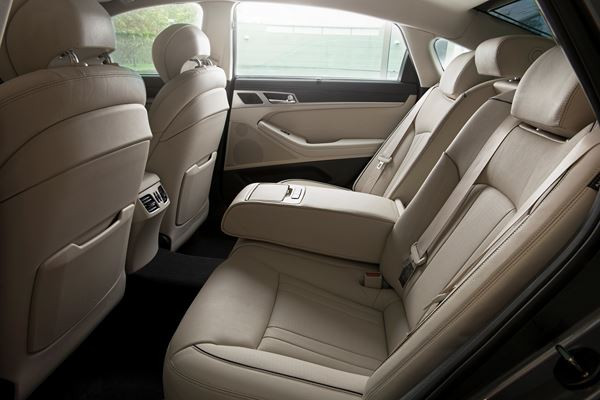 La nouvelle berline haut de gamme Hyundai Genesis fait ses débuts à Détroit
