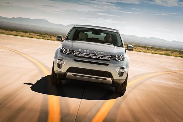 Le SUV compact premium Land Rover Discovery se décline en mode Sport