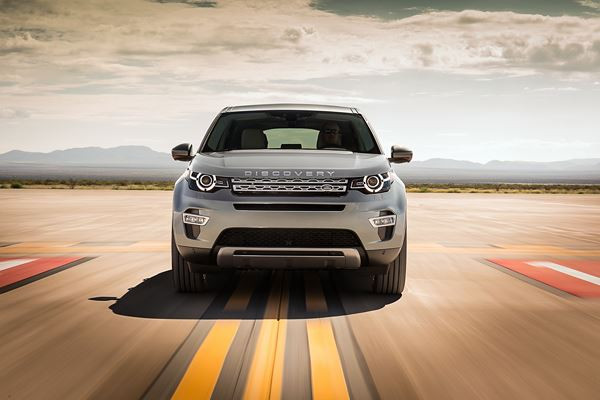 Le SUV compact premium Land Rover Discovery se décline en mode Sport