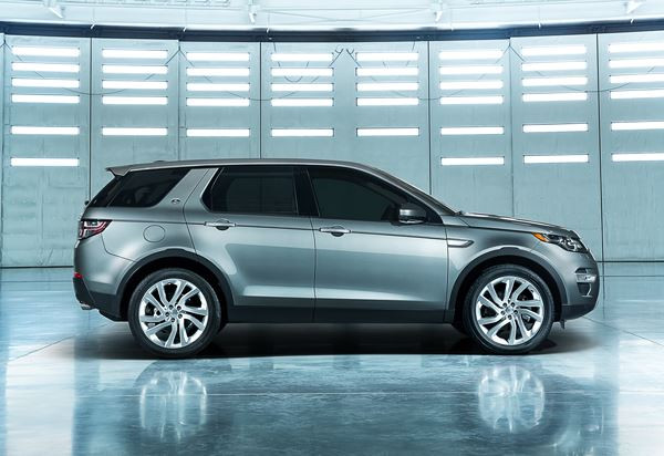 Le SUV compact premium Land Rover Discovery se décline en mode Sport