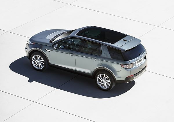 Le SUV compact premium Land Rover Discovery se décline en mode Sport