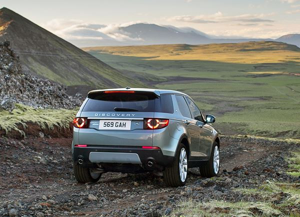 Le SUV compact premium Land Rover Discovery se décline en mode Sport