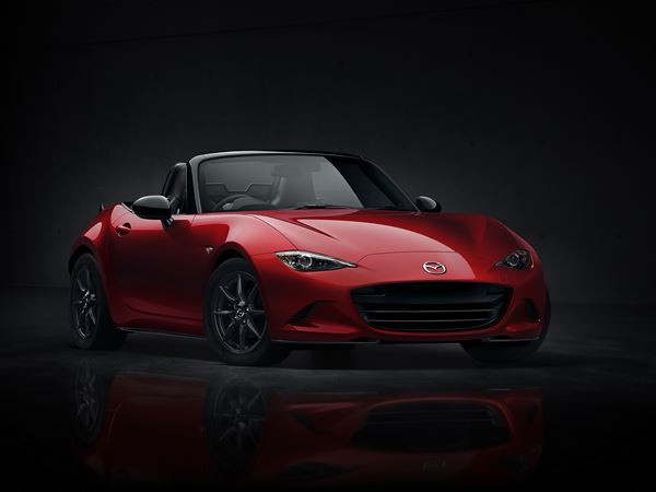 Le roadster Mazda MX-5 de quatrième génération se dévoile